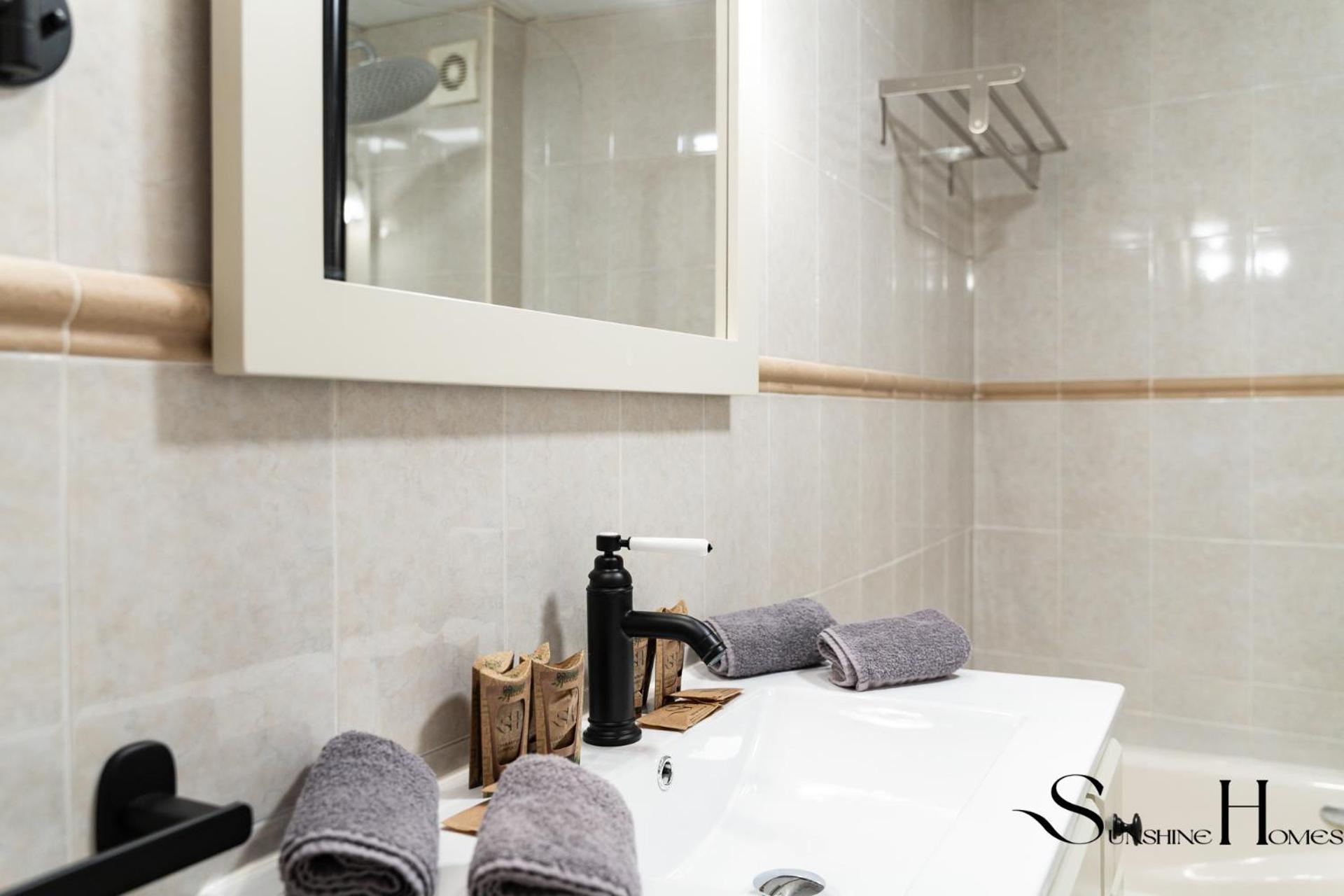Apartment 50 Meters From The Beach, 1 Bedroom With Parking *